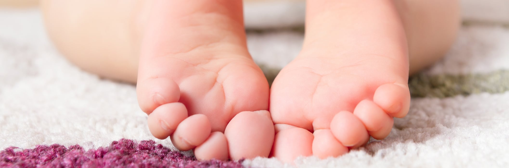 À quel âge marche un bébé ? Des premiers pas attendus – Il était un an